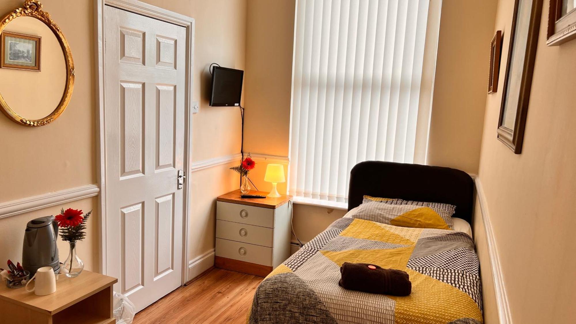 Castle Lodge Guest House 86-88 Sheil Rd L6 3Af Liverpool Ngoại thất bức ảnh