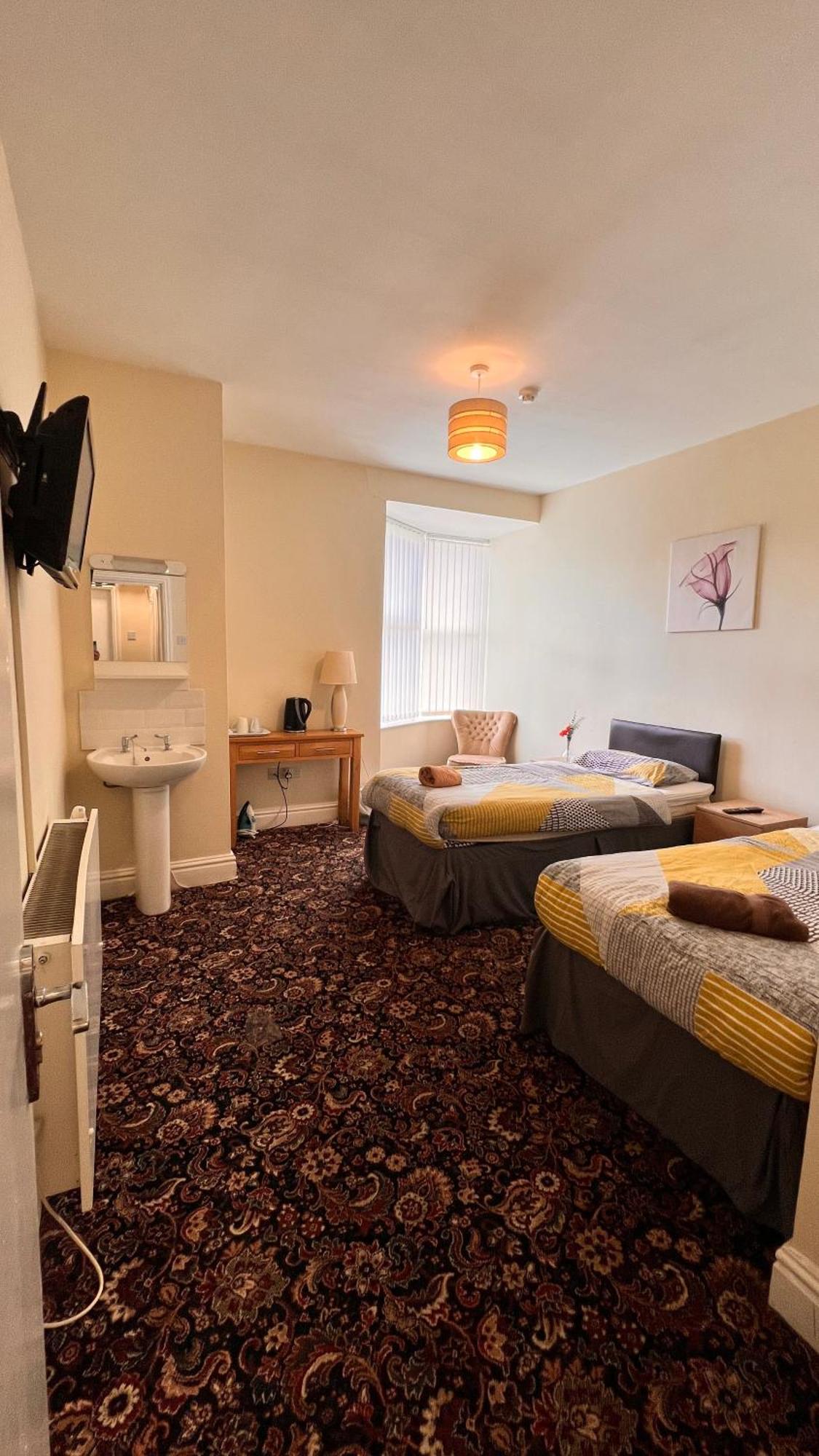 Castle Lodge Guest House 86-88 Sheil Rd L6 3Af Liverpool Ngoại thất bức ảnh