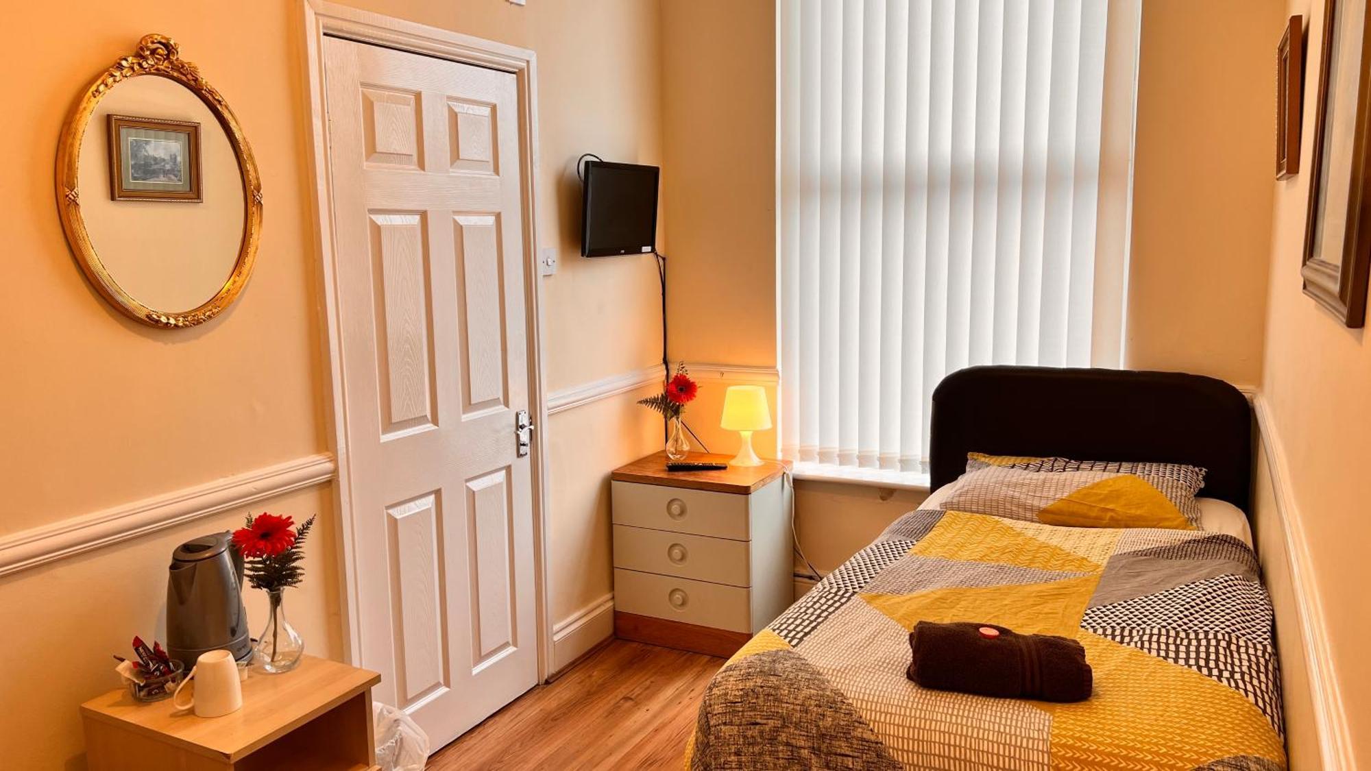 Castle Lodge Guest House 86-88 Sheil Rd L6 3Af Liverpool Ngoại thất bức ảnh